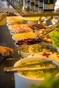 Buffet de saladas da Churrascaria Tertúlia